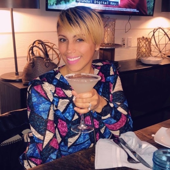 Meet your Posher, April - Picture 1 of 1